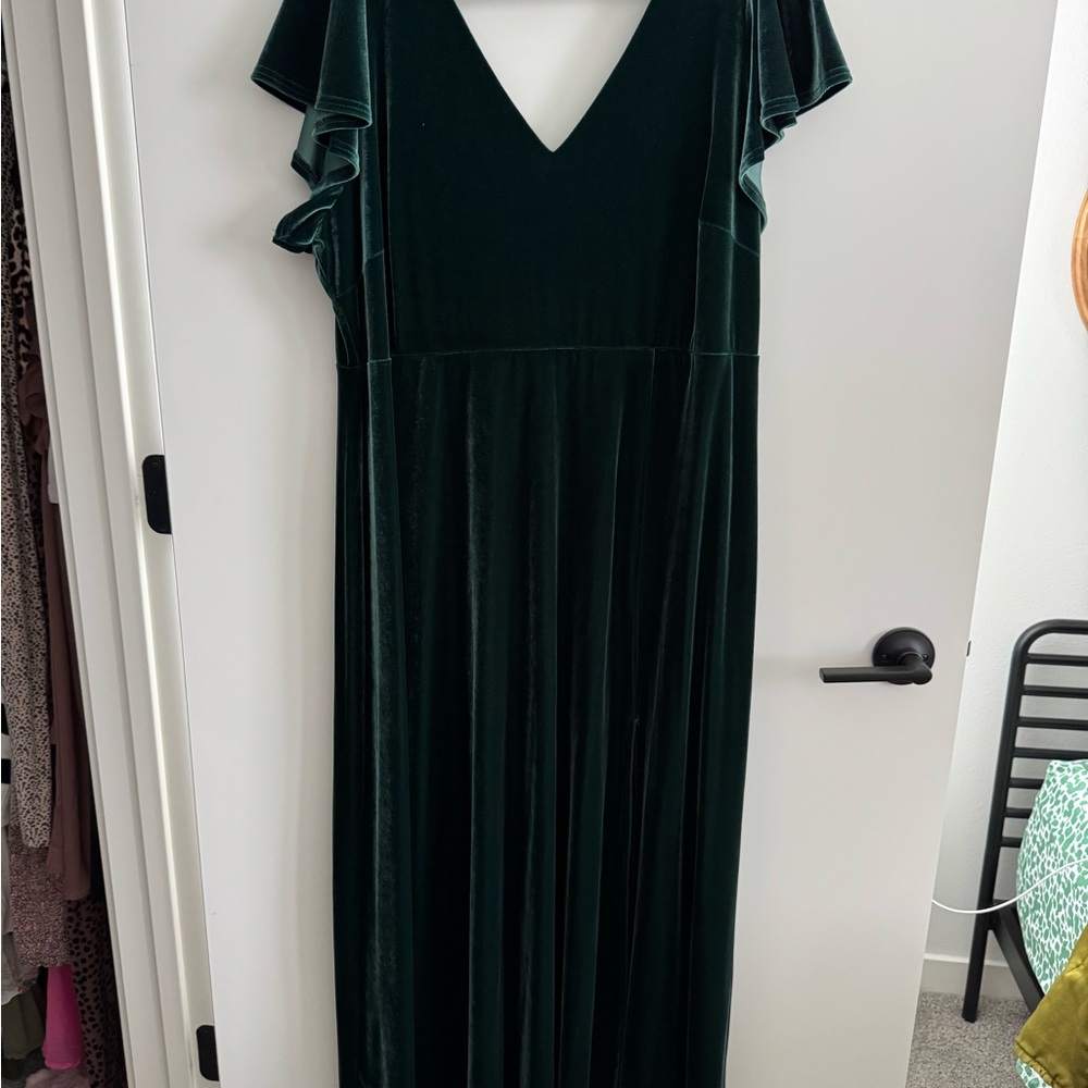 Elegant Emerald Velvet Dress